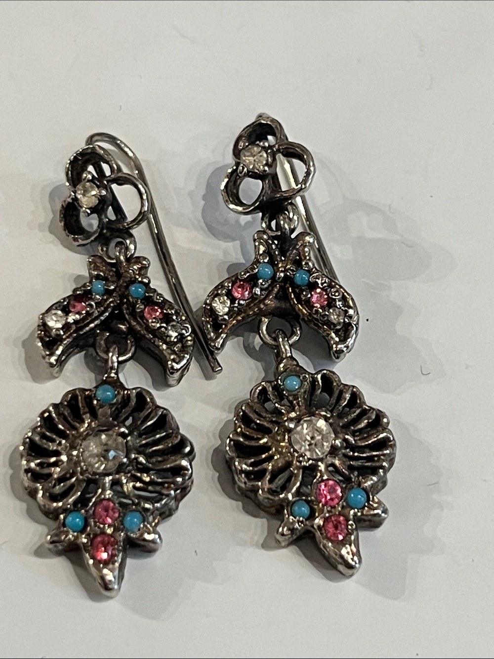 VINTAGE ornate 2” dangle gemstone/ silvertone earrings